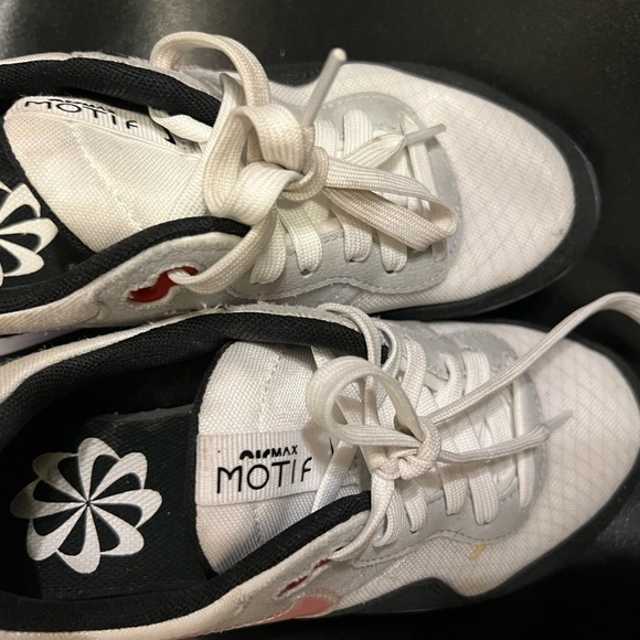 Unisex Nike Air Max Motif GS Trainer DV3034 001 White/Grey Size US 3.5 - Picture 3 of 9